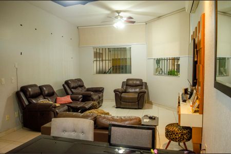 Sala de casa à venda com 3 quartos, 300m² em Vila Froes, Goiânia