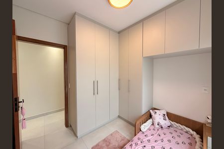Casa à venda com 149m², 3 quartos e 2 vagasQuarto 2