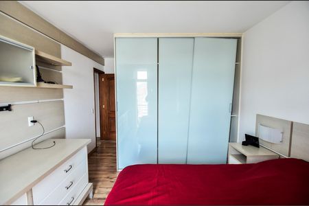 Apartamento à venda com 135m², 3 quartos e 2 vagas Apartamento à venda com 135m², 3 quartos e 2 vagasSuíte