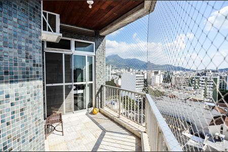 Apartamento à venda com 135m², 3 quartos e 2 vagas Apartamento à venda com 135m², 3 quartos e 2 vagasSala
