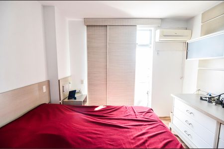 Apartamento à venda com 135m², 3 quartos e 2 vagas Apartamento à venda com 135m², 3 quartos e 2 vagasSuíte