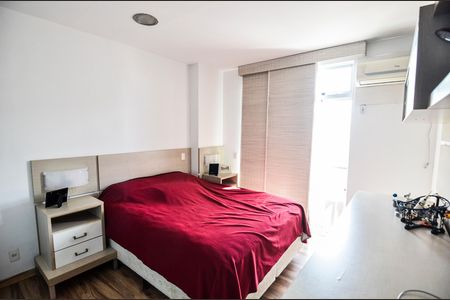Apartamento à venda com 135m², 3 quartos e 2 vagas Apartamento à venda com 135m², 3 quartos e 2 vagasSuíte