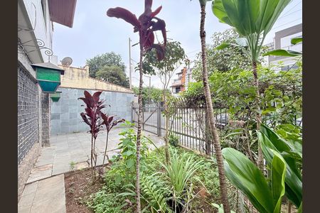 Garagem de casa para alugar com 4 quartos, 225m² em Parque Colonial, São Paulo