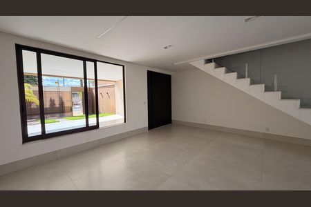 Casa à venda com 190m², 3 quartos e 2 vagasSala