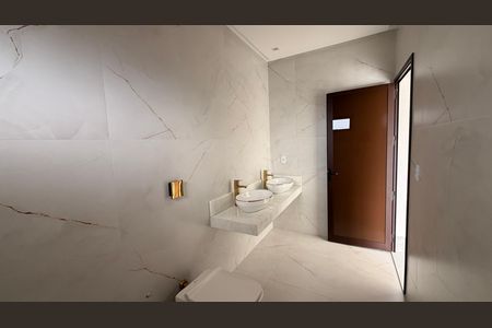 Casa à venda com 190m², 3 quartos e 2 vagasBanheiro da Suíte 1