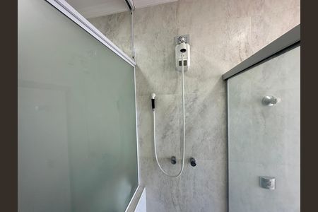 Banheiro de apartamento para alugar com 1 quarto, 74m² em Itararé, São Vicente
