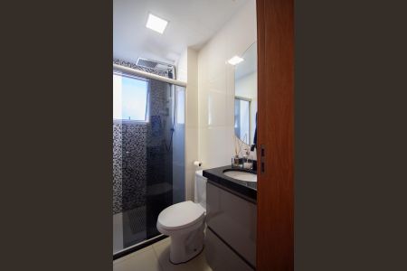 Banheiro  de apartamento à venda com 2 quartos, 45m² em Heliópolis, Belo Horizonte