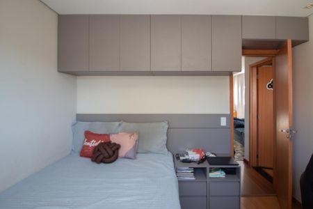 Apartamento à venda com 2 quartos, 45m² em Heliópolis, Belo Horizonte