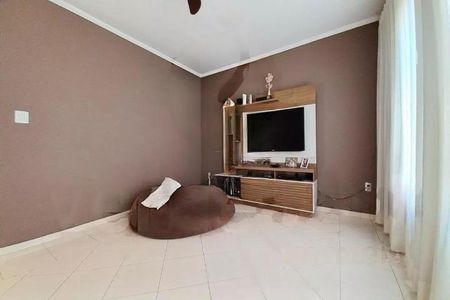 Casa para alugar com 226m², 4 quartos e 6 vagas