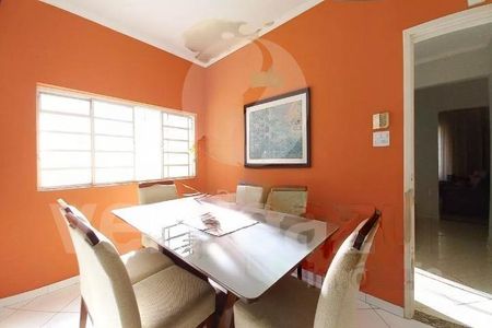 Casa para alugar com 226m², 4 quartos e 6 vagas