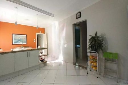 Casa para alugar com 226m², 4 quartos e 6 vagas