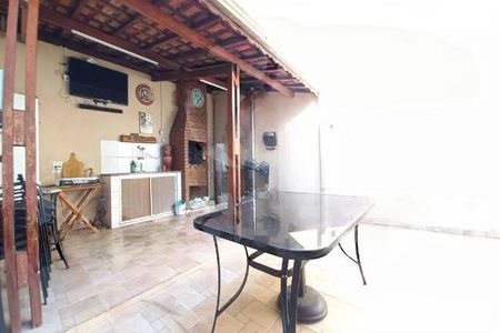 Casa para alugar com 226m², 4 quartos e 6 vagas