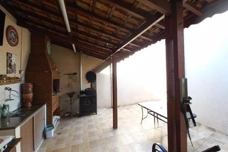 Casa para alugar com 226m², 4 quartos e 6 vagas