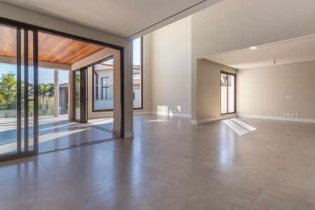 Casa de condomínio à venda com 509m², 4 quartos e 4 vagas Casa de condomínio à venda com 509m², 4 quartos e 4 vagasHall de Entrada