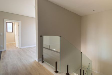 Casa de condomínio à venda com 509m², 4 quartos e 4 vagas Casa de condomínio à venda com 509m², 4 quartos e 4 vagasCorredor