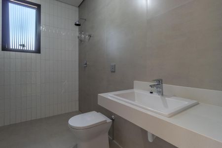 Casa de condomínio à venda com 509m², 4 quartos e 4 vagas Casa de condomínio à venda com 509m², 4 quartos e 4 vagasBanheiro