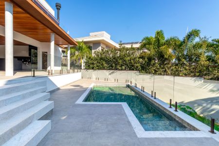 Casa de condomínio à venda com 509m², 4 quartos e 4 vagas Casa de condomínio à venda com 509m², 4 quartos e 4 vagasPiscina
