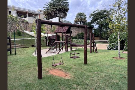 Casa de condomínio à venda com 509m², 4 quartos e 4 vagas Casa de condomínio à venda com 509m², 4 quartos e 4 vagasPlayground