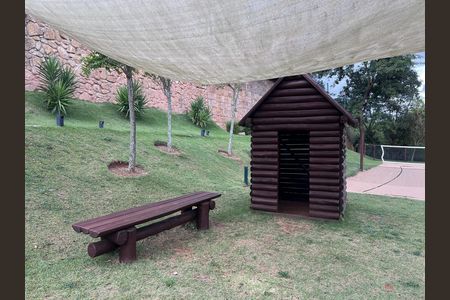 Casa de condomínio à venda com 509m², 4 quartos e 4 vagas Casa de condomínio à venda com 509m², 4 quartos e 4 vagasÁrea Externa