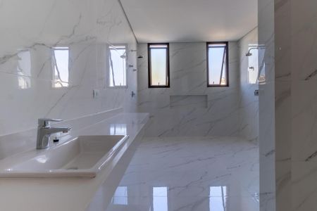 Banheiro de casa de condomínio à venda com 4 quartos, 509m² em Parque Imperador, Campinas