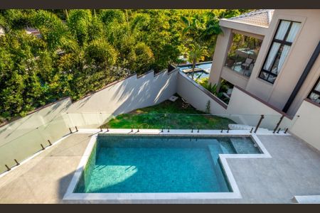 Casa de condomínio à venda com 509m², 4 quartos e 4 vagas Casa de condomínio à venda com 509m², 4 quartos e 4 vagasPiscina
