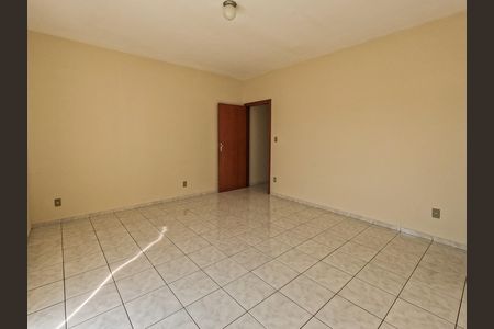 Casa para alugar com 3 quartos, 220m² em Jardim Sao Jose, São Paulo