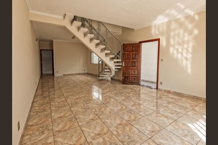 Casa para alugar com 220m², 3 quartos e 1 vaga