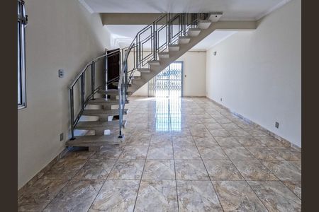 Casa para alugar com 3 quartos, 220m² em Jardim Sao Jose, São Paulo