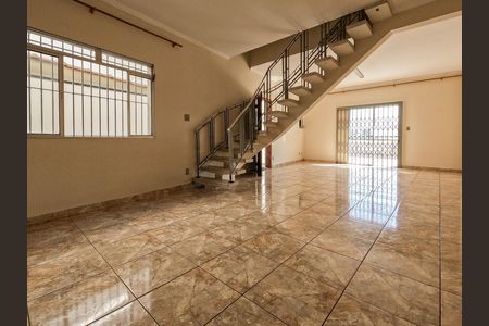 Casa para alugar com 3 quartos, 220m² em Jardim Sao Jose, São Paulo