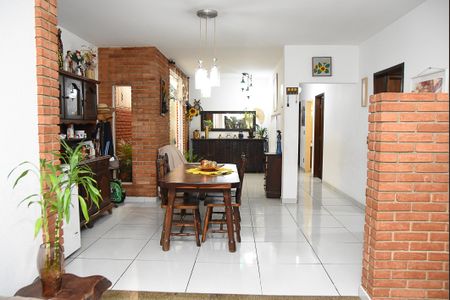 Casa à venda com 125m², 3 quartos e 2 vagas Casa à venda com 125m², 3 quartos e 2 vagassala jantar