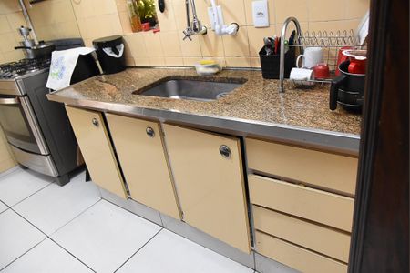 Casa à venda com 125m², 3 quartos e 2 vagas Casa à venda com 125m², 3 quartos e 2 vagascozinha pia e armários
