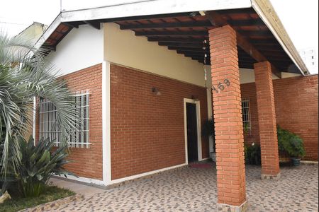 Casa à venda com 125m², 3 quartos e 2 vagas Casa à venda com 125m², 3 quartos e 2 vagasfrente da casa