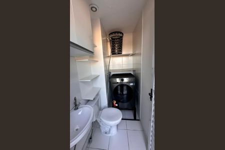 Banheiro de Serviço de apartamento para alugar com 1 quarto, 59m² em Jardim Monte Kemel, São Paulo