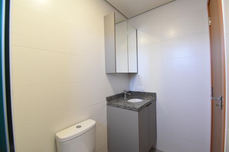 Banheiro do Studio  de kitnet/studio para alugar com 1 quarto, 34m² em Bom Retiro, Curitiba