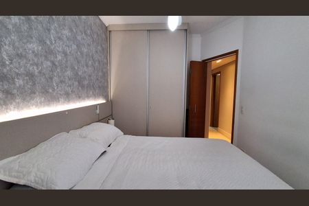 Apartamento à venda com 132m², 3 quartos e 2 vagas Apartamento à venda com 132m², 3 quartos e 2 vagasSuíte