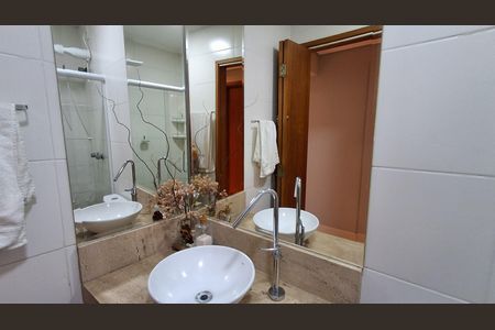 Apartamento à venda com 132m², 3 quartos e 2 vagas Apartamento à venda com 132m², 3 quartos e 2 vagasBanheiro Suíte