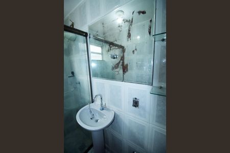 Banheiro de apartamento para alugar com 2 quartos, 46m² em Irajá, Rio de Janeiro
