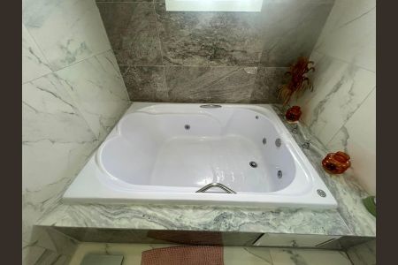 Banheiro da Suíte de casa à venda com 5 quartos, 195m² em Igara, Canoas
