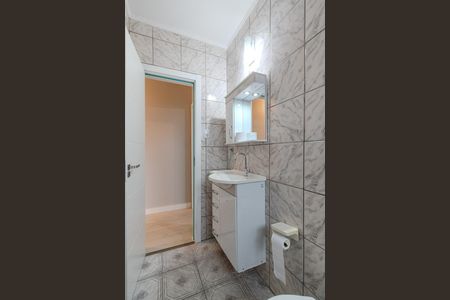 Banheiro de apartamento para alugar com 2 quartos, 52m² em Nonoai, Porto Alegre
