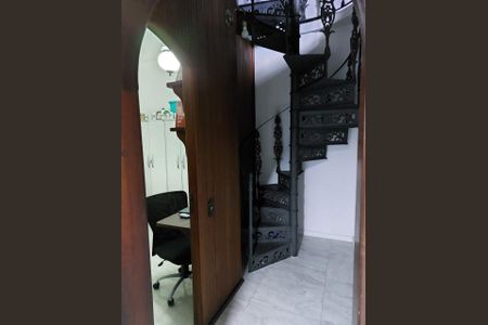Casa para alugar com 260m², 4 quartos e 2 vagas Casa para alugar com 260m², 4 quartos e 2 vagasCorredor