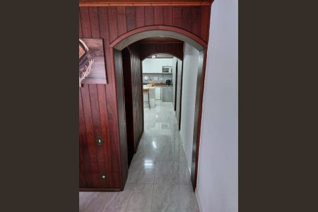 Casa para alugar com 260m², 4 quartos e 2 vagas Casa para alugar com 260m², 4 quartos e 2 vagasCorredor