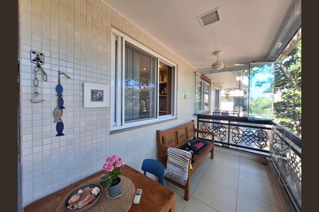 Apartamento à venda com 128m², 3 quartos e 3 vagas Apartamento à venda com 128m², 3 quartos e 3 vagasVaranda