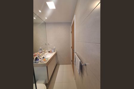 Apartamento à venda com 128m², 3 quartos e 3 vagas Apartamento à venda com 128m², 3 quartos e 3 vagasBanheiro da Suíte