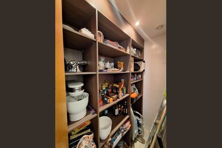 Apartamento à venda com 128m², 3 quartos e 3 vagas Apartamento à venda com 128m², 3 quartos e 3 vagasDespensa