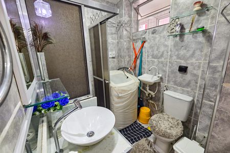 Banheiro de kitnet/studio para alugar com 1 quarto, 50m² em Forte, Praia Grande