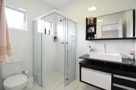 Casa de condomínio à venda com 130m², 3 quartos e 2 vagasBanheiro da Suíte
