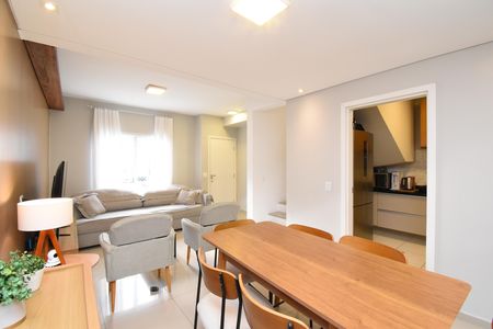 Casa de condomínio à venda com 130m², 3 quartos e 2 vagasSala