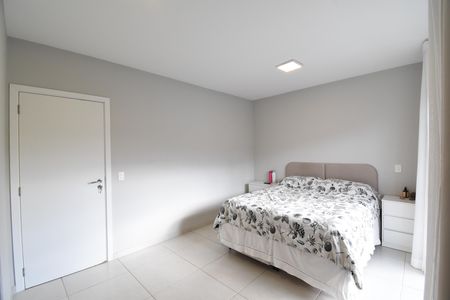 Casa de condomínio à venda com 130m², 3 quartos e 2 vagasSuíte