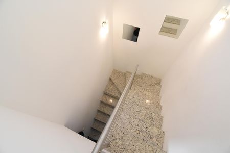 Casa de condomínio à venda com 130m², 3 quartos e 2 vagasEscadas