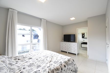 Casa de condomínio à venda com 130m², 3 quartos e 2 vagasSuíte